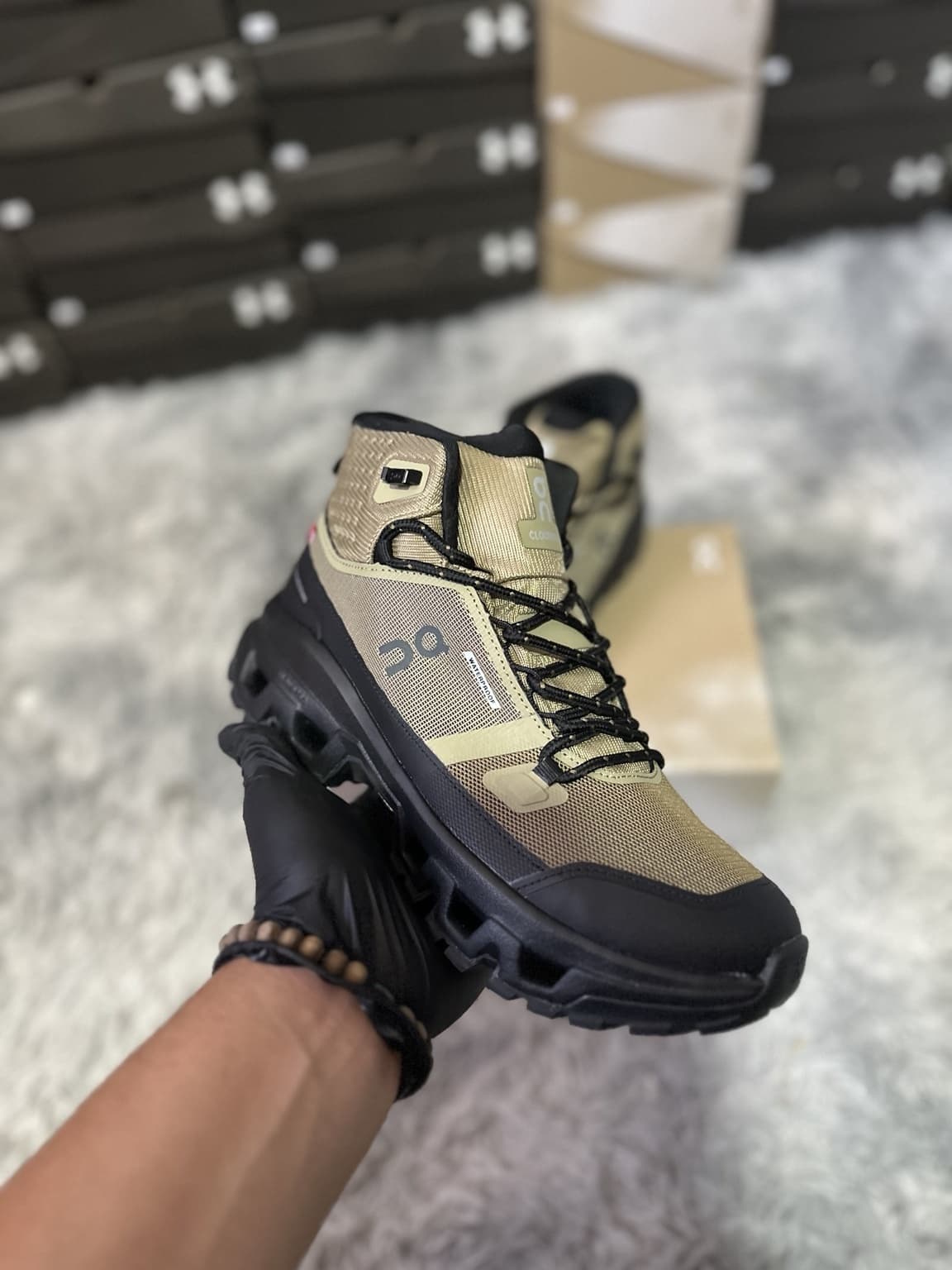 Botas oncloud cafe